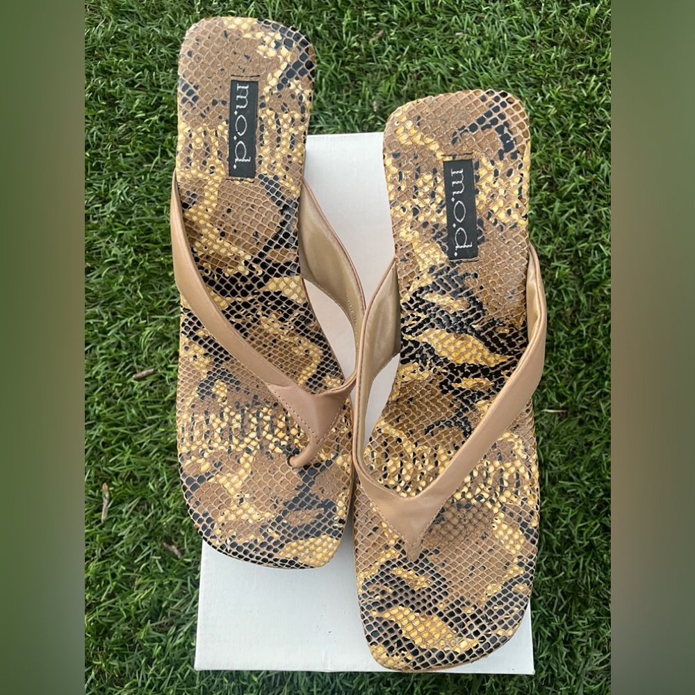 M.O.D Brown/Tan Snake Skin Wooden Abstract Heels Sz(8)